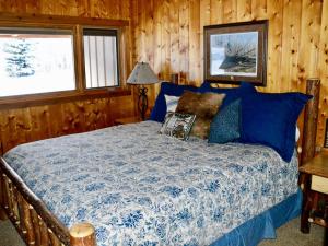 Picturesque Cottage for a Riverside Retreat near Big Sky, Montana