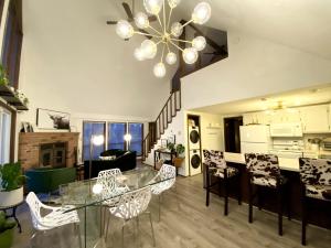 Modern and Rustic Cabin for a West Virginia Getaway