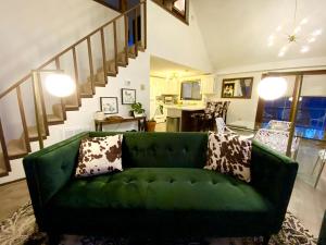 Modern and Rustic Cabin for a West Virginia Getaway