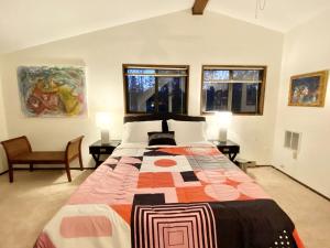 Modern and Rustic Cabin for a West Virginia Getaway