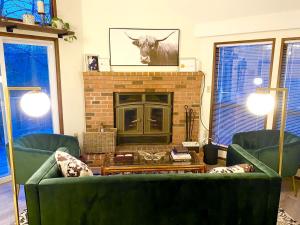 Modern and Rustic Cabin for a West Virginia Getaway