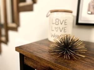 Modern and Rustic Cabin for a West Virginia Getaway