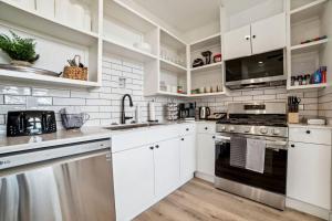 Elegant Modern A-Frame Surrounded by Nature in Texas