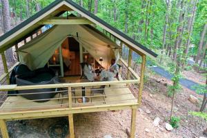 Lovely Glamping Tent with Amazing Equipped Indoor and Outdoor in Alabama