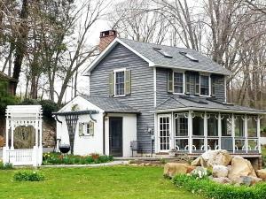 Charming Cottage Getaway with an Indoor Fireplace in Chester Springs, Pennsylvania
