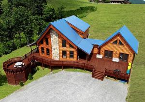 Gorgeous Log Cabin Rental near the Blue Ridge Mountains in Dobson, North Carolina