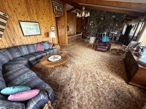 Charming Riverfront Guest House with Deck Overlooking Madison River, Near Ennis, Montana