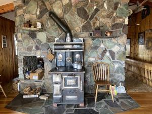 Charming Riverfront Guest House with Deck Overlooking Madison River, Near Ennis, Montana