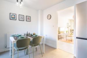 Beverley 2 bedroom Central Home Garden Parking