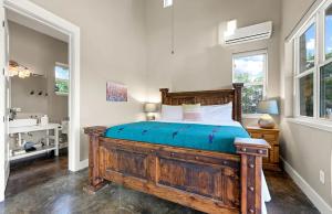 Cozy Hill Country Cottage Rental for Romantic Weekend Getaways from Austin