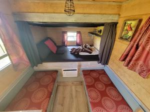 Cozy Tiny House on Working Farm, for Fun Glamping Trips in Kentucky