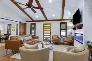 Luxurious Rental with Private Yard and BBQ in Wimberley, Texas