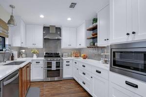 Luxurious Rental with Private Yard and BBQ in Wimberley, Texas