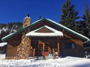 Enchanting and Secluded Log Cabin Rental in Red River, New Mexico