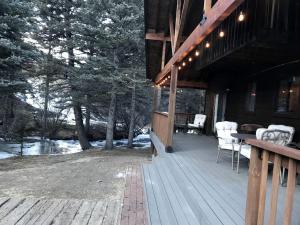 Enchanting and Secluded Log Cabin Rental in Red River, New Mexico
