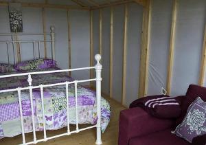 Charming Cabin Rental for Two Guests by the River Shannon, Ireland