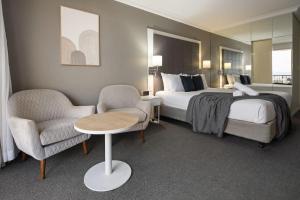 Above the Waves - Relaxed Coastal Living at Mantra