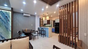 Modern 3BR Villa , Poolside, 4min Shuttle to Beach