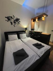 New - Very Central New York Cafe