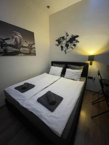 New - Very Central New York Cafe