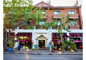 The Experience Walking Street Chiang Mai