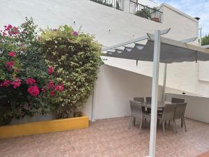 Spacious family friendly 3 bedroom home B Pueblo - swimming pool - games room & sunny terrasse