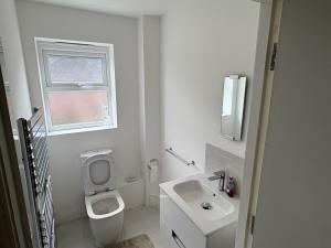 House - Sleeps 5 Private Parking & Pets Allowed