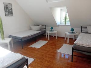 Stellas Monteurwohnungen - 3hvězdičkové hotely ve městě Crimmitschau