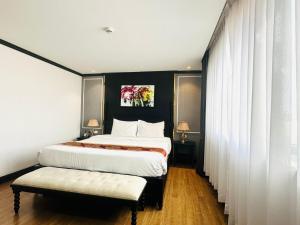 Aaron Riverview Hotel