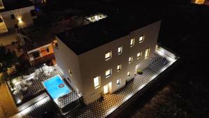 VillaELIAS - heated pool - jacuzzi-10 persons-boat tours - Luxury