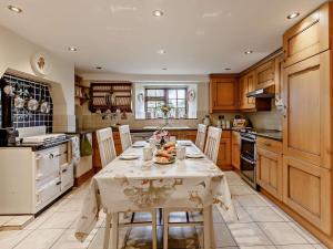 4 Bed in Combe Martin 2.9mls 91071