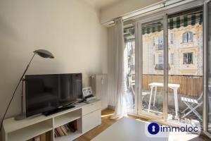 Apartment neighborhood Liberation