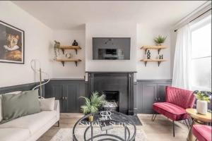 Stylish 2BR Cottage - Windsor Stays - Contractors & Families