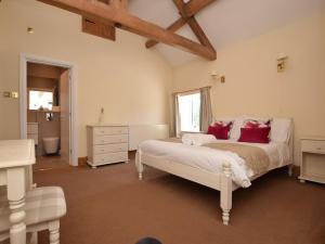 3 Bed in Ashford in the Water PK501