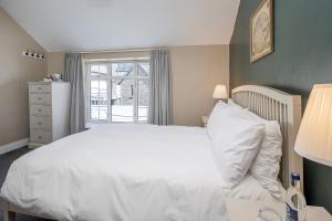 Salty Dog Restaurant, Pub & Guesthouse