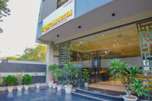 Lime Tree Hotel & Stays Greater Noida Nearby India Expo Centre & Mart