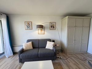Studio lumineux, terrasse, clim, parking, centre ville