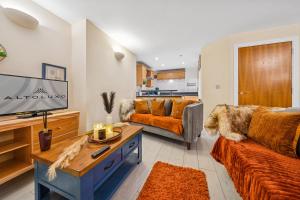 Harbour Mews Stylish 4BR House By AltoLuxo Short Lets & Serviced Accommodation With Free WiFi & Parking