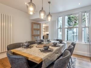 4 Bed in Aberdovey 94232