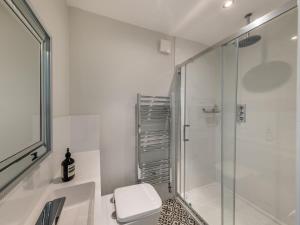 4 Bed in Aberdovey 94232