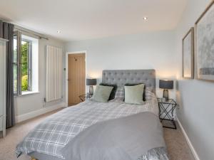 4 Bed in Aberdovey 94232