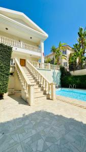 Alkeou Holiday Home