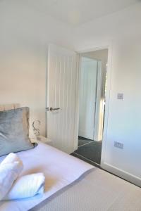 Modern Spacious 3BR-Free Parking-Long Stay Discounts