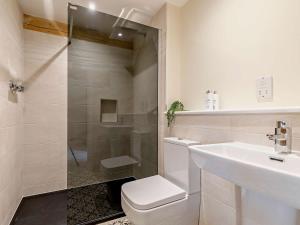 5 Bed in Grindon 79543