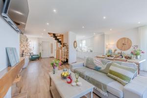 5 star Luxury SevenPines apartment with large balcony and 3 communal pool