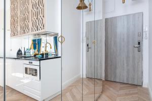 Piotrkowska Prestige Studio by BookingHost