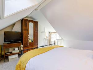 2 Bed in Robin Hoods Bay 87059