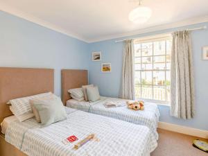 2 Bed in Robin Hoods Bay 87059