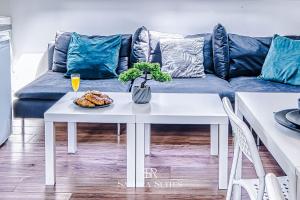 Spacious 6BR Home - Contractors stay - Sleeps 12 - Walk to Fratton - Parking