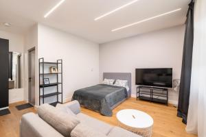 Cozy Dzintaru apartment - Steps from Forest and Sea - 3hvězdičkové hotely ve městě Jūrmala